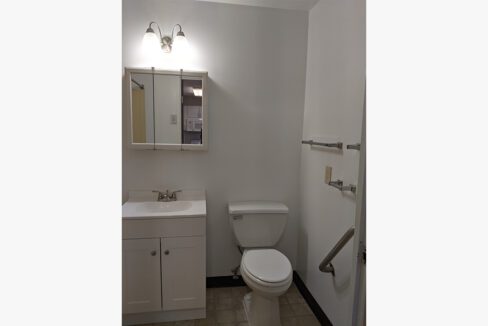 BethanyVillage-Bathroom01