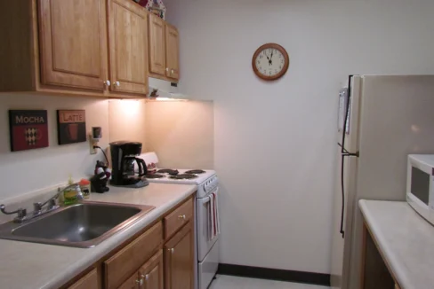 ClintonManor-Kitchen01