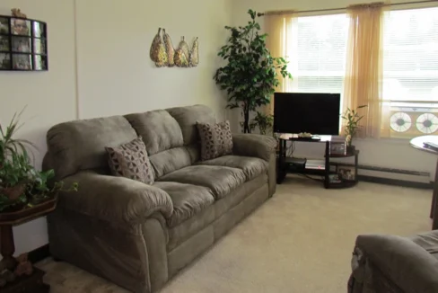 ClintonManor-LivingRoom01