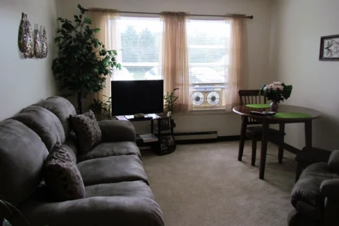 ClintonManor-LivingRoom03