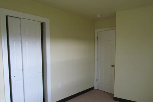 ColonialSquare-Bedroom01