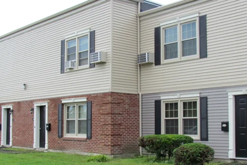 ColonialSquare-Exterior01