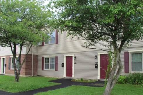 ColonialSquare-Exterior02