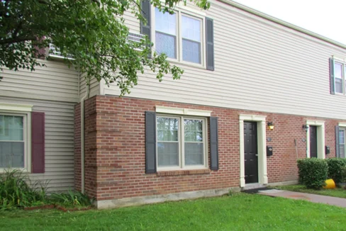 ColonialSquare-Exterior03