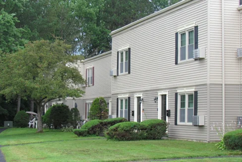 ColonialSquare-Exterior04