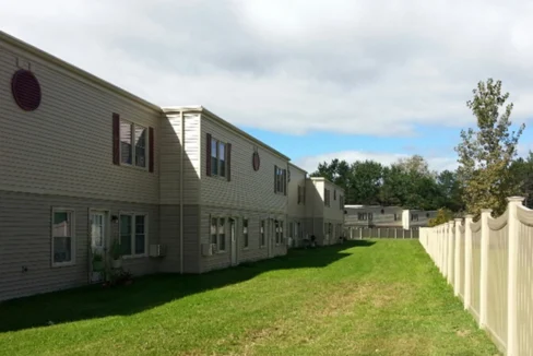 ColonialSquare-Exterior07