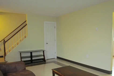 ColonialSquare-LivingRoom02