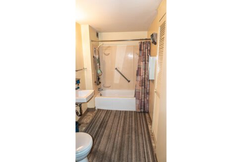 GeorgianArms-Bathroom02