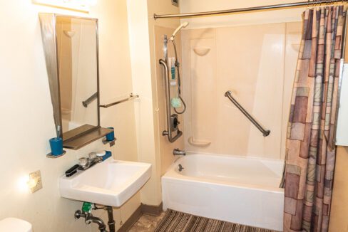 GeorgianArms-Bathroom03