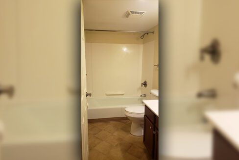 GreenwayApartments2021_Bathroom02