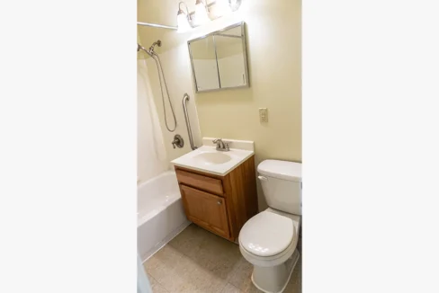 KennedyPlaza-Bathroom02