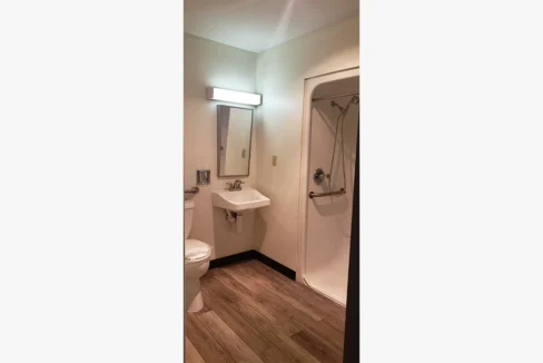 MohawkValley-Bathroom01