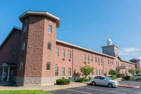 NewYorkMillsSeniorCenter-Exterior01