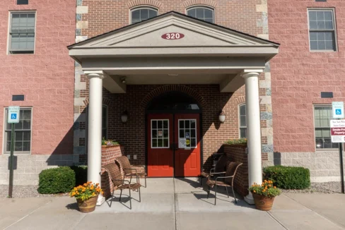 NewYorkMillsSeniorCenter-Exterior05