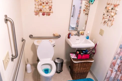 NoyesManor-Bathroom01