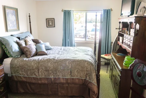 NoyesManor-Bedroom02