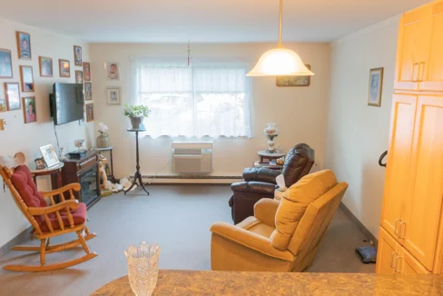 NoyesManor-LivingRoom02