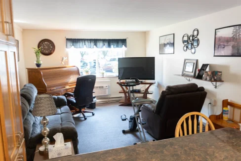 NoyesManor-LivingRoom03