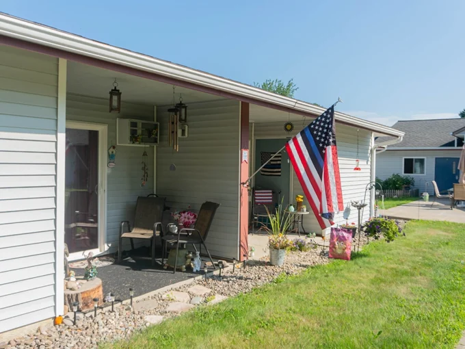 Oliver Burleigh Exterior