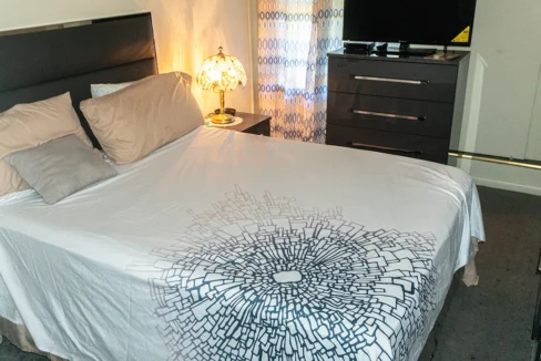 ParkDriveManorTwo-Bedroom01