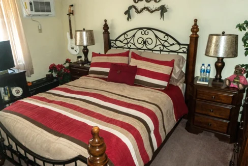 ParkDriveManorTwo-Bedroom02