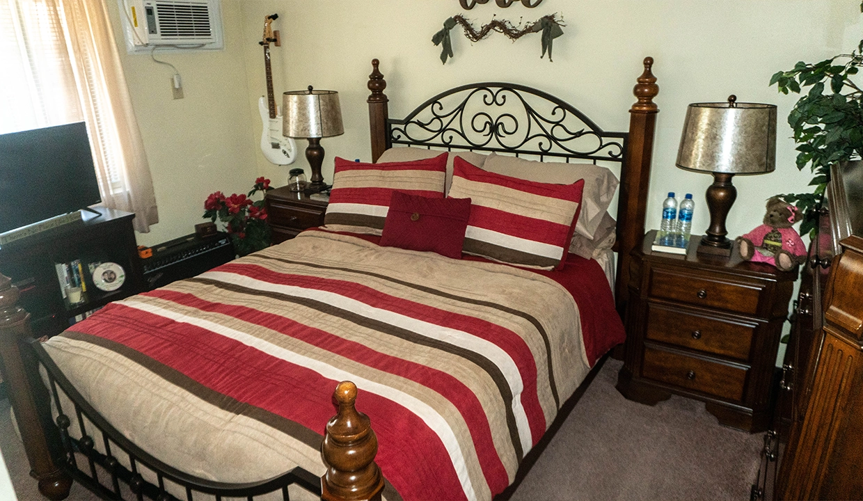 ParkDriveManorTwo-Bedroom02