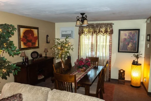 ParkDriveManorTwo-DiningRoom01