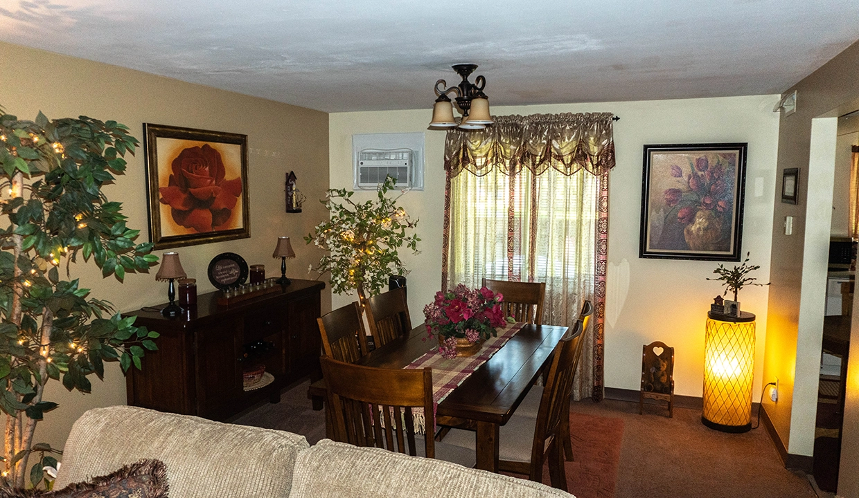 ParkDriveManorTwo-DiningRoom01