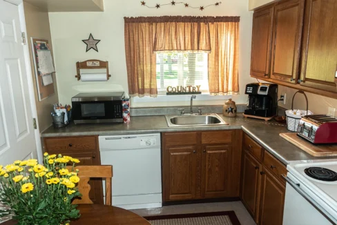 ParkDriveManorTwo-Kitchen01