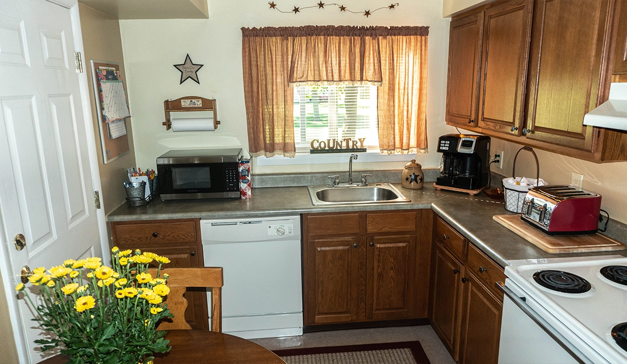 ParkDriveManorTwo-Kitchen01