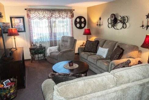 ParkDriveManorTwo-LivingRoom02