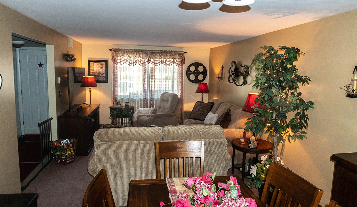 ParkDriveManorTwo-LivingRoom03