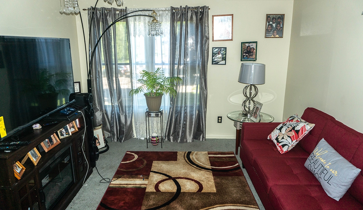 ParkDriveManorTwo-LivingRoom04