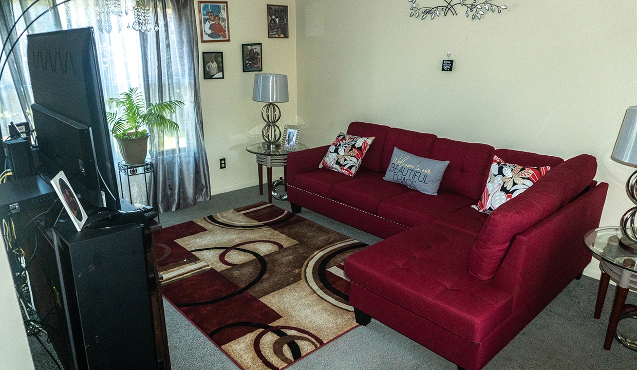 ParkDriveManorTwo-LivingRoom05