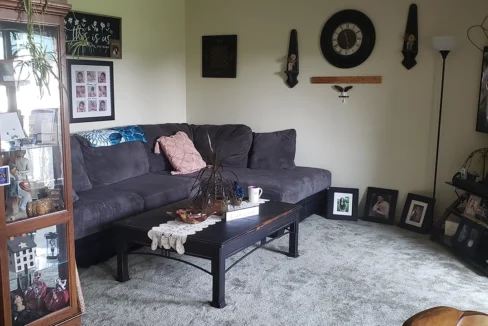 ParkDriveOne-LivingRoom01