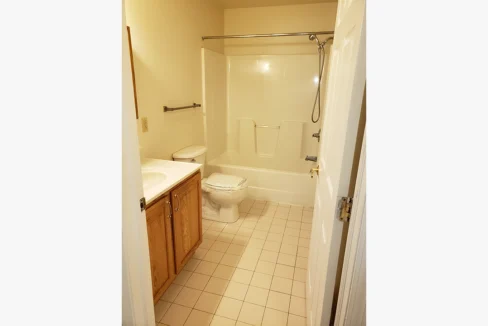 PeacefulValley-Bathroom01