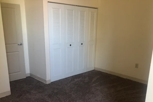 RobinsonSquare-Bedroom01