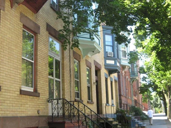 Robinson Square Exterior