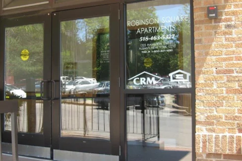 RobinsonSquare-Exterior04