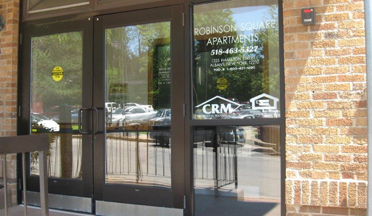 RobinsonSquare-Exterior04