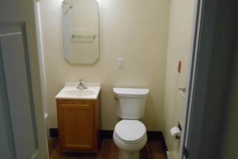 Woodsedge-Bathroom03