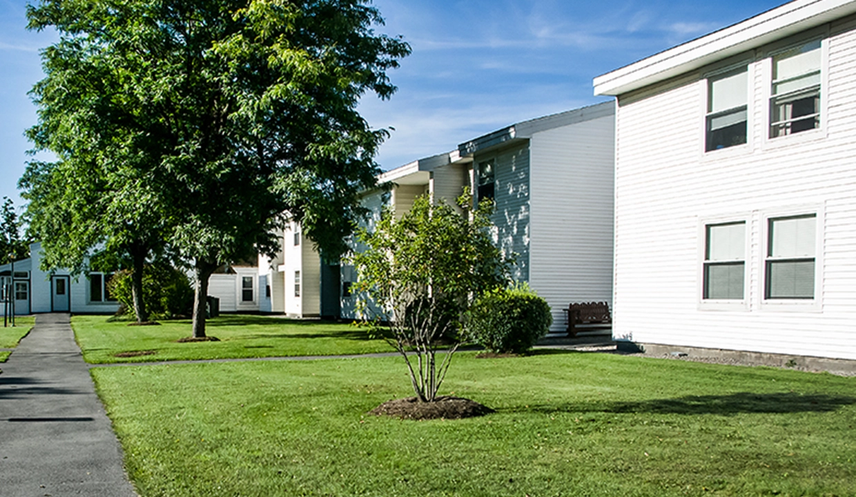 Woodsedge-Exterior03