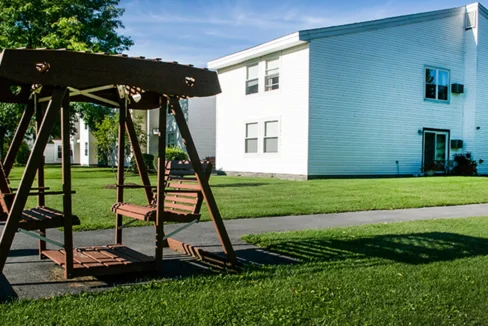 Woodsedge-Exterior04