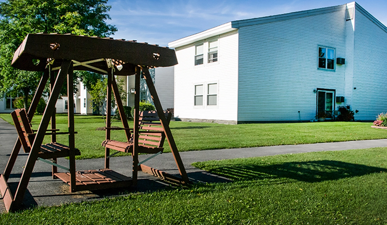 Woodsedge-Exterior04