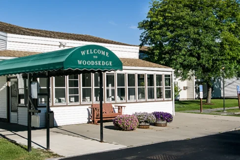 Woodsedge-Exterior05