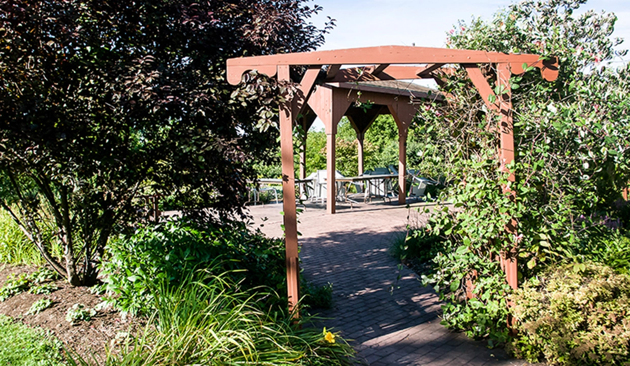 Woodsedge-Exterior09