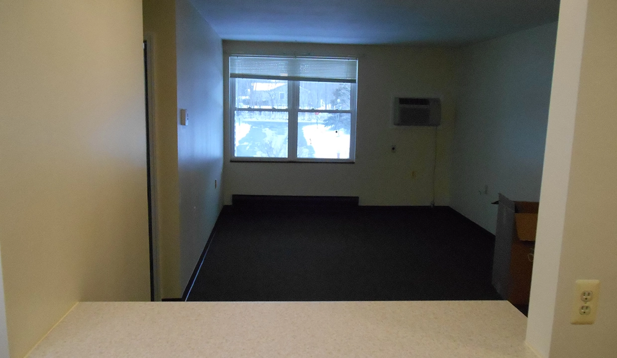 Woodsedge-LivingRoom01