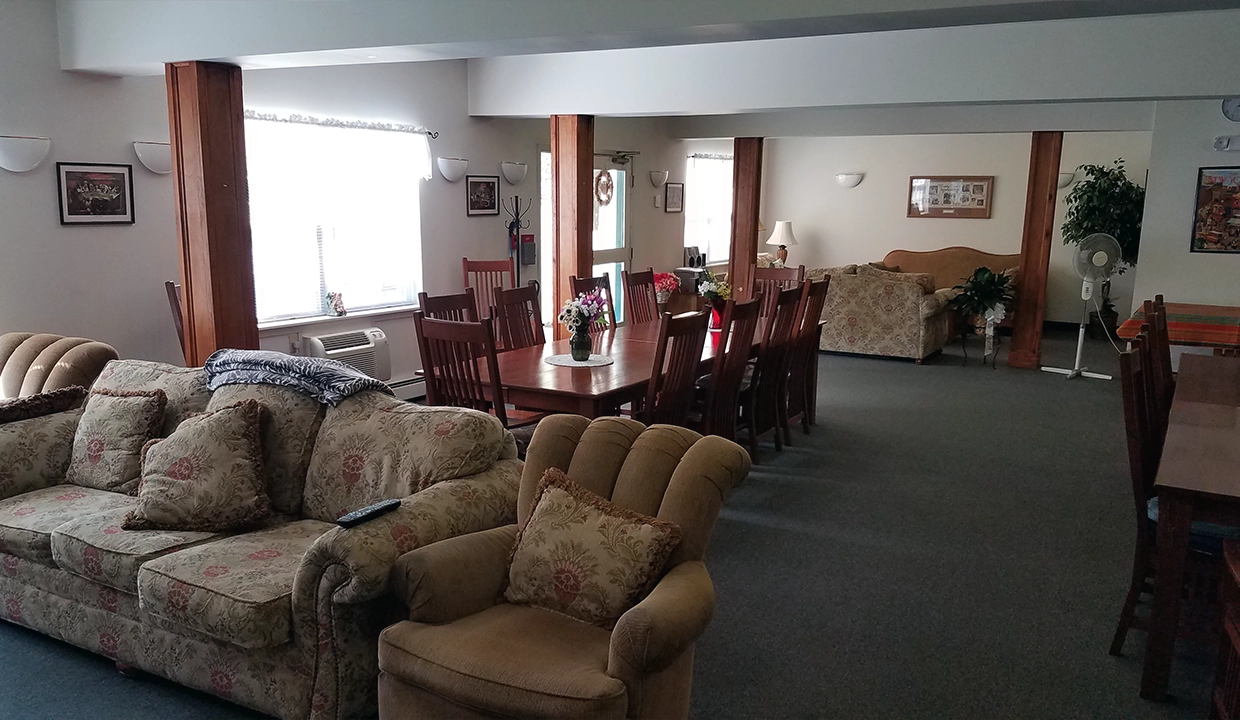 HollyManor-CommunityRoom01