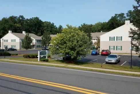 HollyManor-Exterior01