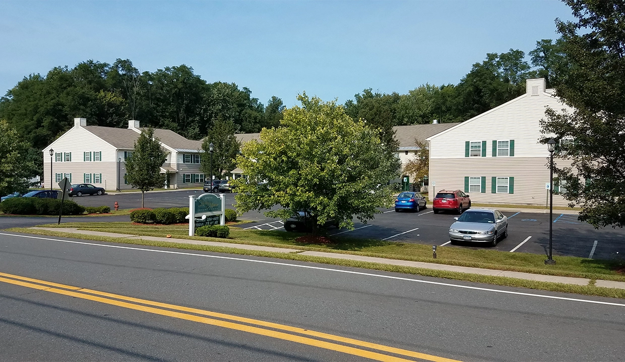 HollyManor-Exterior01